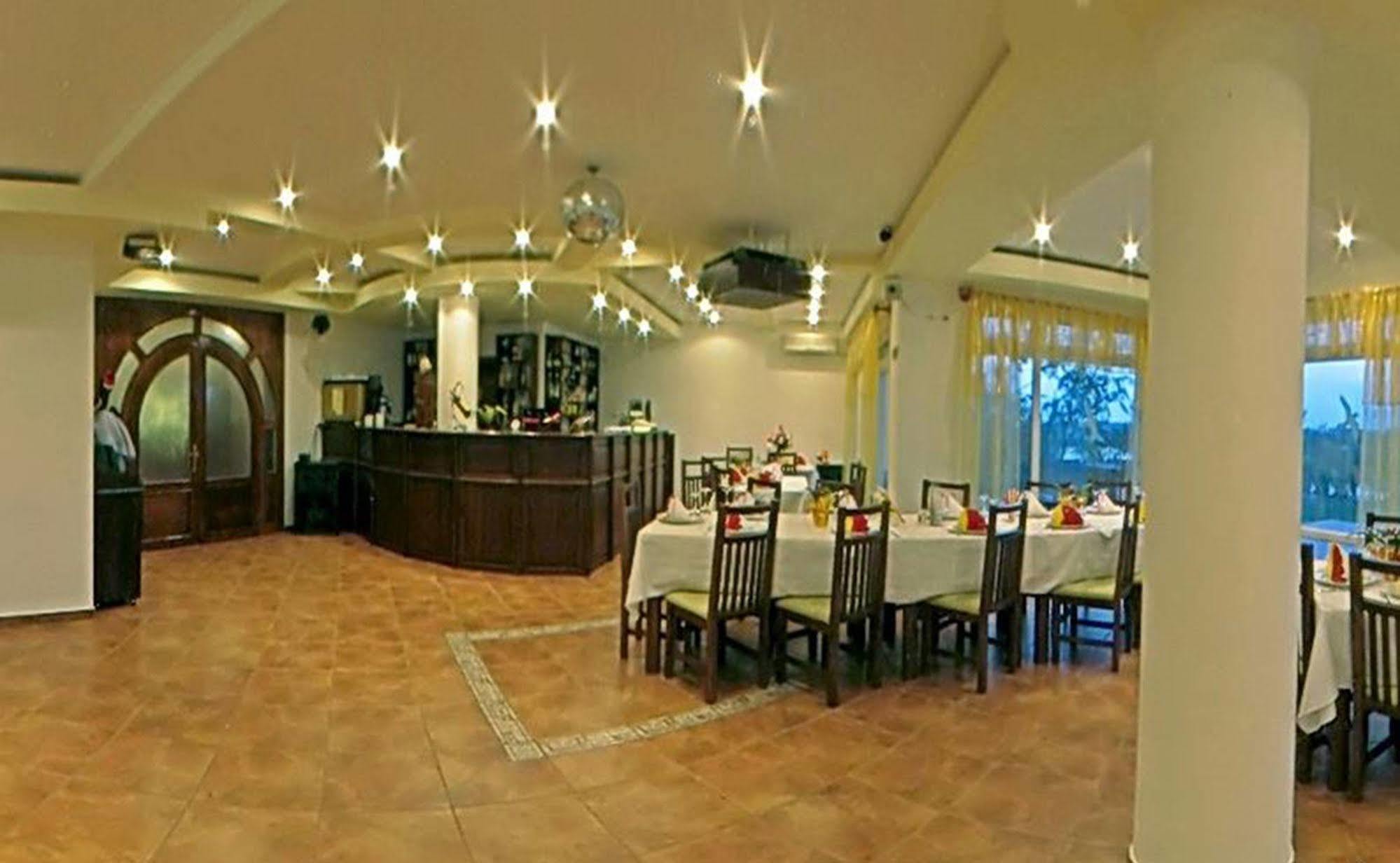 Hotel Wels Băltenii de Sus Buitenkant foto