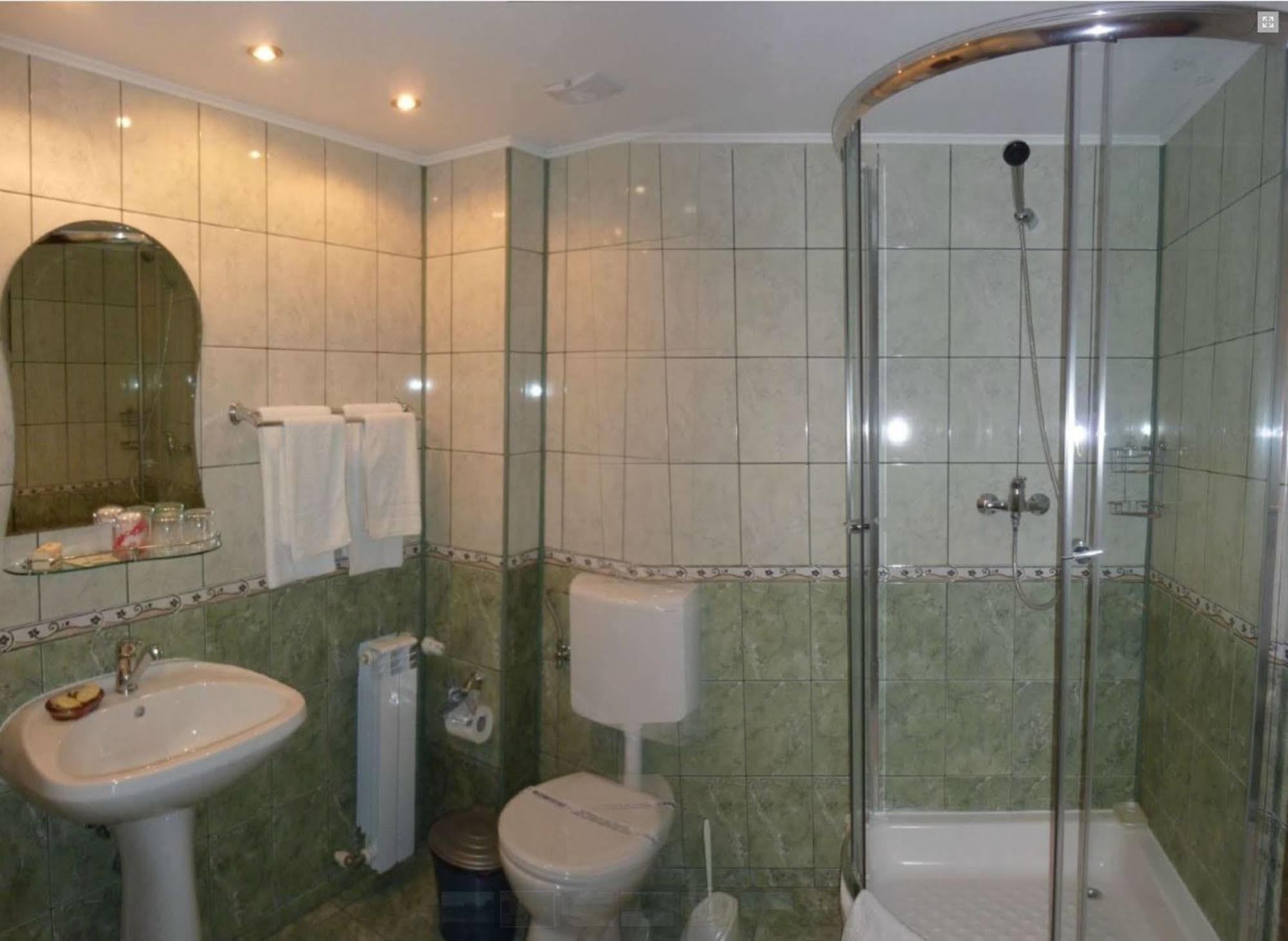 Hotel Wels Băltenii de Sus Buitenkant foto