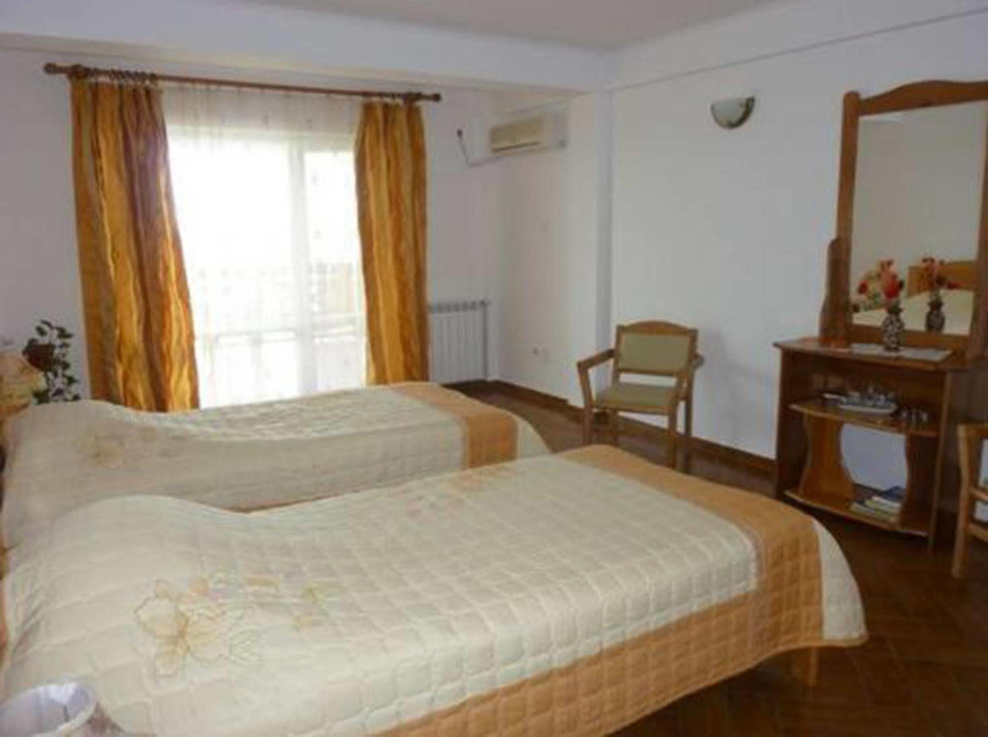 Hotel Wels Băltenii de Sus Buitenkant foto